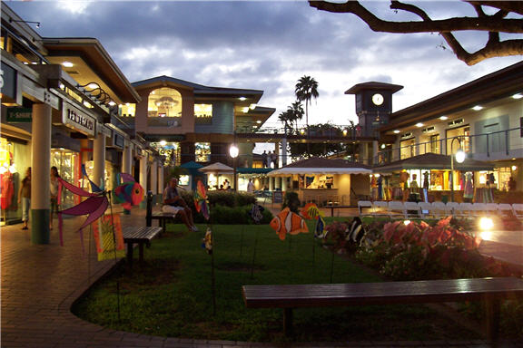 Whalers Village Night- Kaanapali, Maui> <br>
      <br>
      <a href=